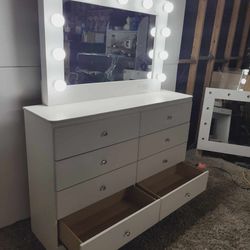 Desk With Mirror And Bulbs, Dresser, Cajonera 