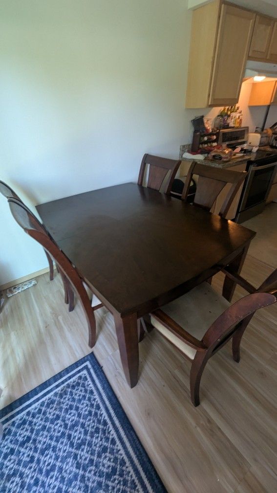 Free Dinning Room Table
