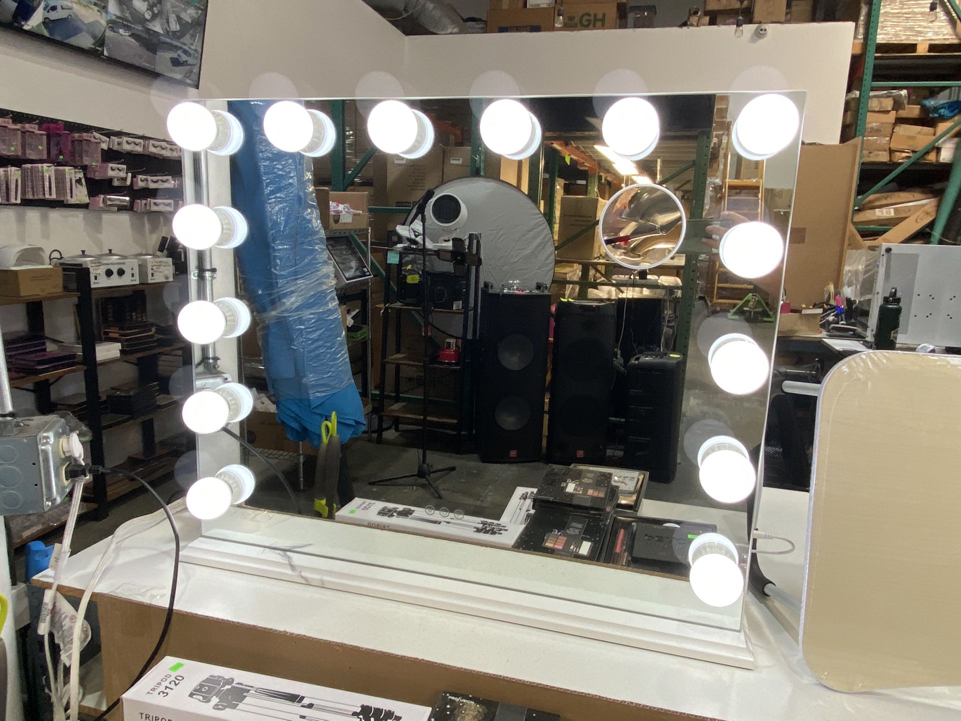 Hollywood Vanity Mirror with Lights, Large Light Up Makeup Mirror with 3 Color Lighting Mode USB Charging Port,14 Dimmable LED Bulbs & Detachable