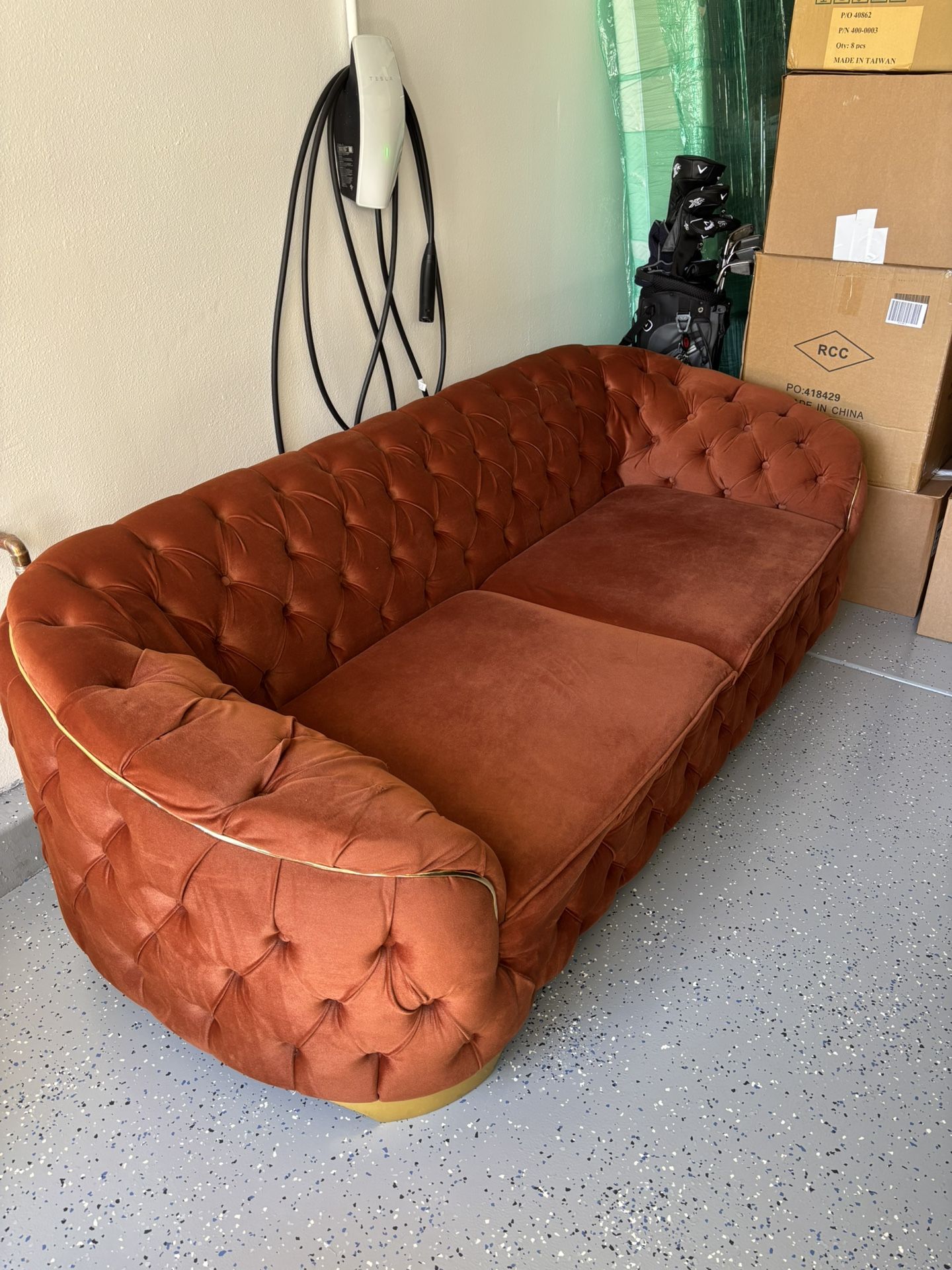 Turkish Tufted Couch – Beautiful & Comfy