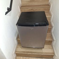 Whirlpool 2.7 cu ft Mini Refrigerator - Stainless Steel 