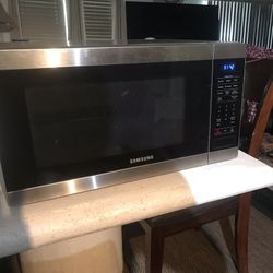 Samsung XL Countertop Microwave Oven