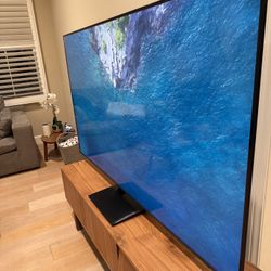 Samsung 75” QLED 4K Smart TV (2023) – Like New
