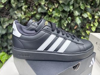 Adidas Size 7  Grand Court 2.0 Sneakers Black/ White NEW IN BOX