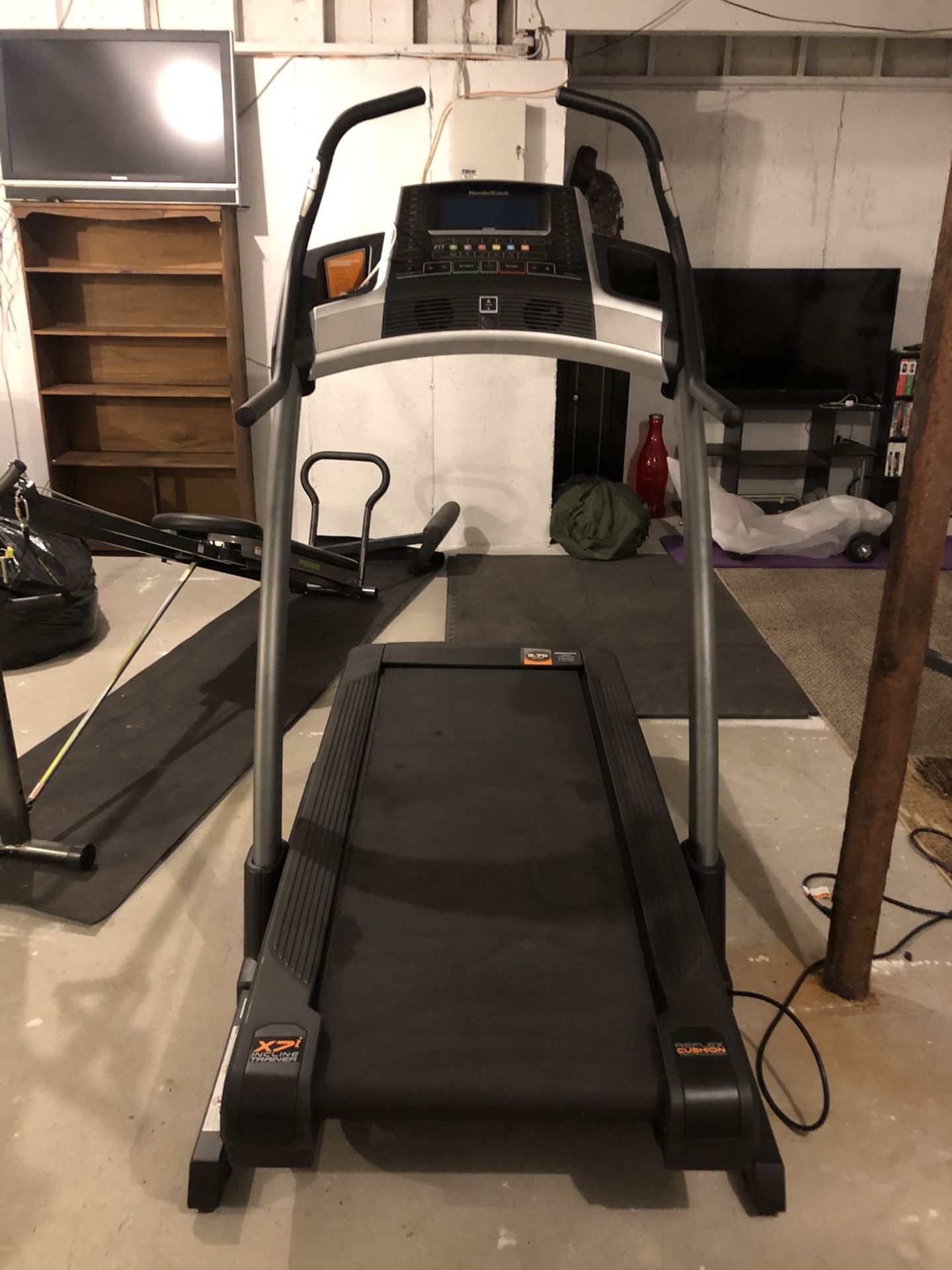 Nordic track x7i incline trainer treadmill for Sale in Johnston, RI