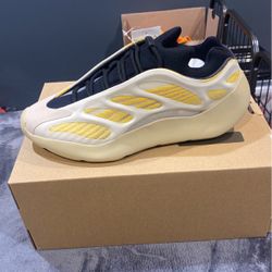 Yeezy 700 V3