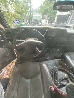 Chevy avalanche parts 2002/2003 /