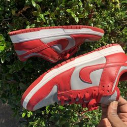 Crimson dunks 