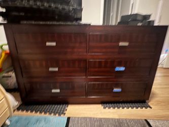 Dresser with 6 drawers