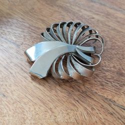 Vintage Silver Tone Swirl Brooch Pin
