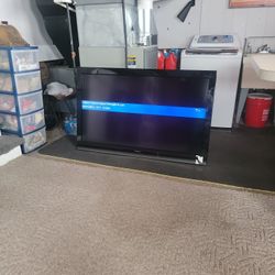 55 Inch Toshiba TV No Issues. No Remote No Legs