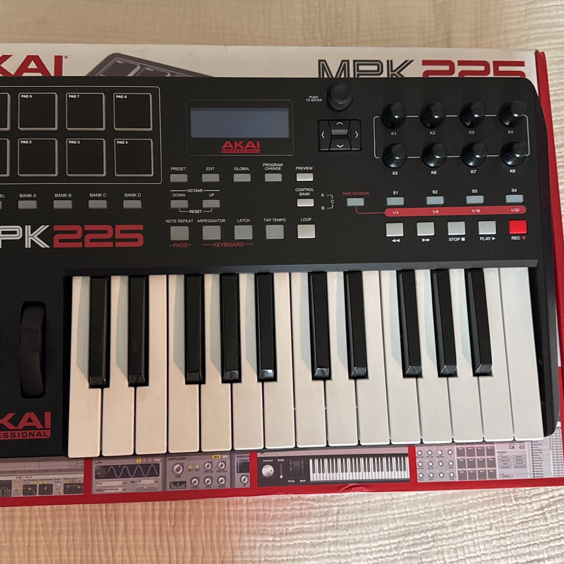 Akai MPK225