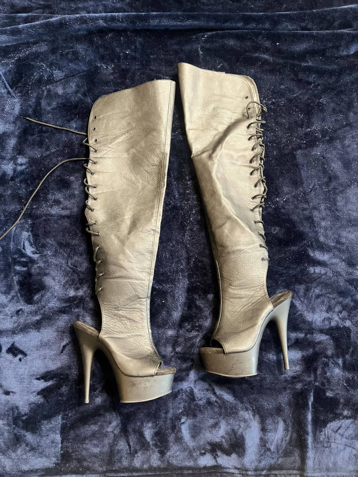 Dance shoes 