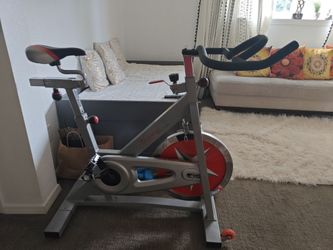 Sunny Health & Fitness Spin Bike – Excellent Condition