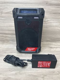 Milwaukee 2951-20 M12 Cordless Bluetooth Jobsite Radio Charger (PO1026098)