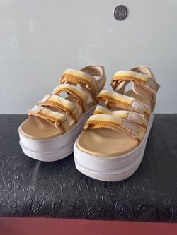 Nike Icon Classic Platform Sandals – Women's size 7