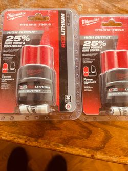 Milwaukee m12 2.5 high output battery