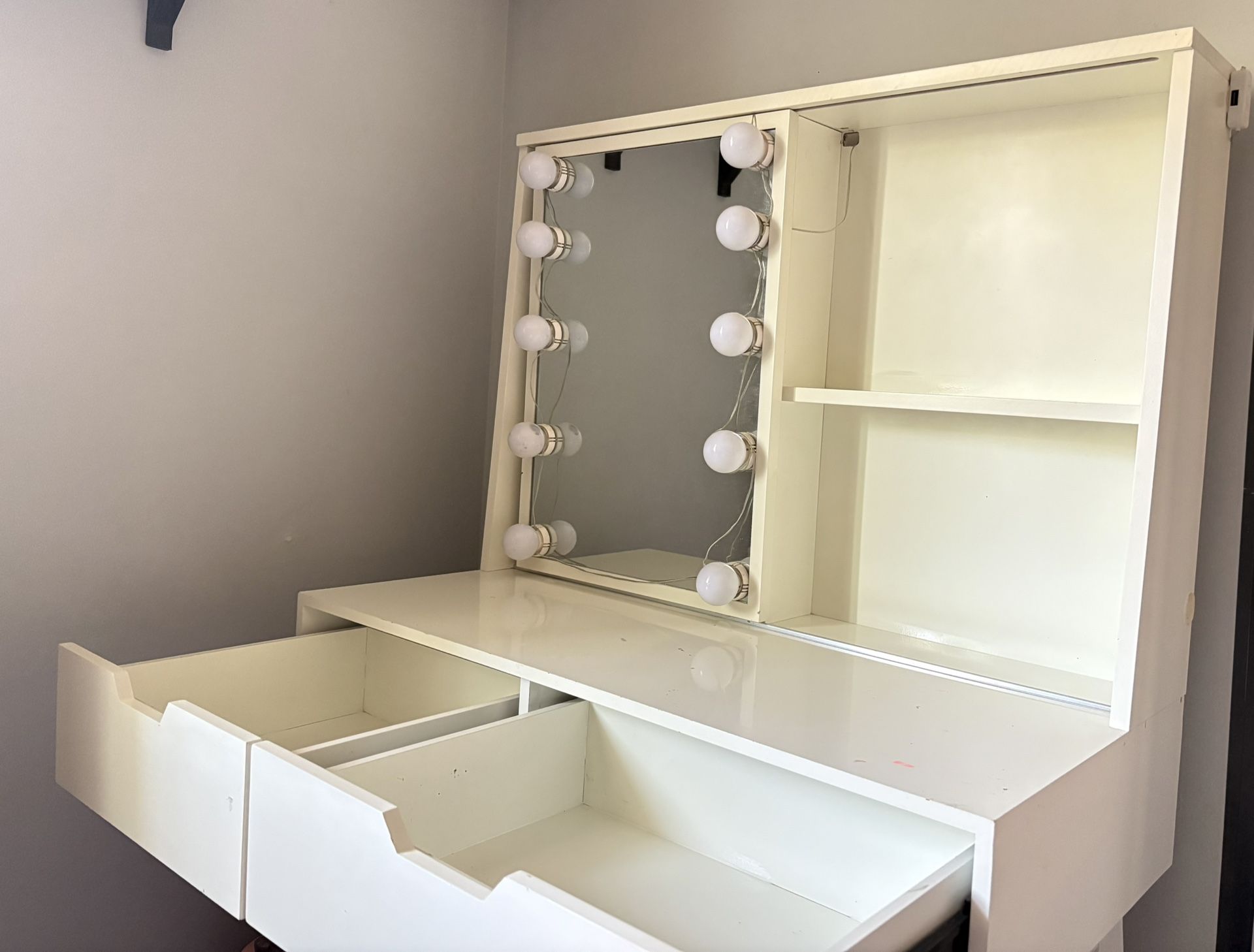 Vanity Makeup Desk