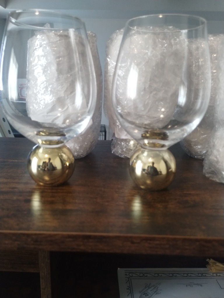 6 Piece Wine Glass Set With Gold Globe
