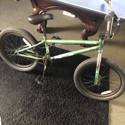 Looks New 👍🏼 Bike / Bicycle - Mongoose Legion L60 - Rims 16 Inch Diameter W/Tires 20 Inches - Must Come To Huntington Beach