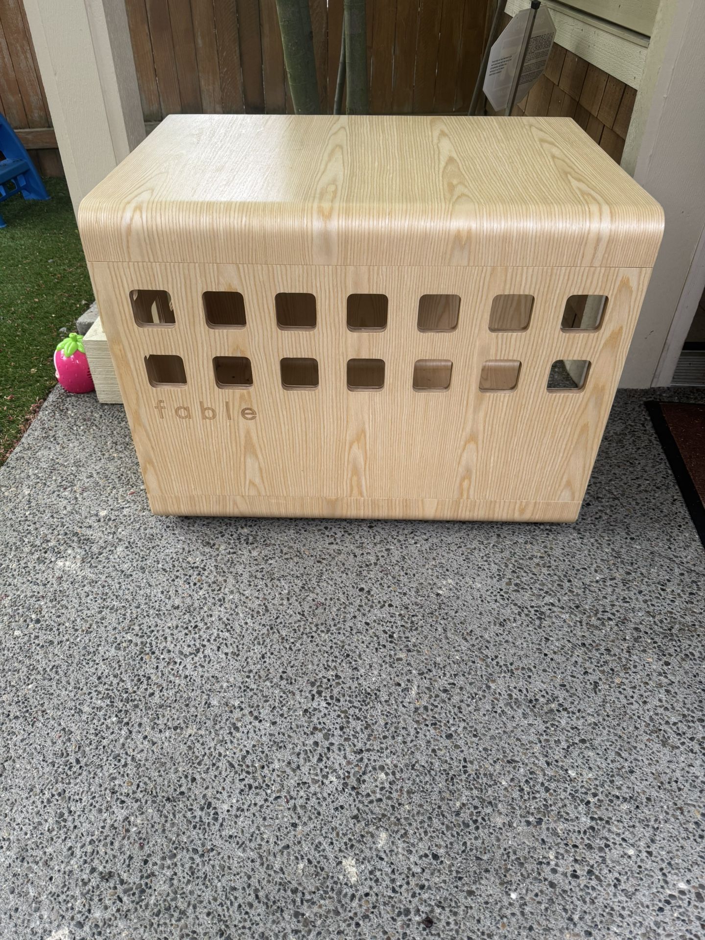 Fable Pets Crate (Medium) With Clear Acrylic Door