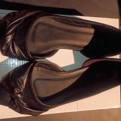 Sheln Black Slippers Sz 7