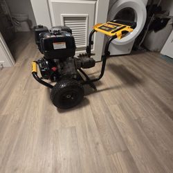 Dewalt 4200 PSI PW. With Honda GX390
