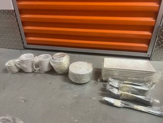 New 100+ piece Restaurant-Style Set Mugs, Cups, Plates and Silverware
