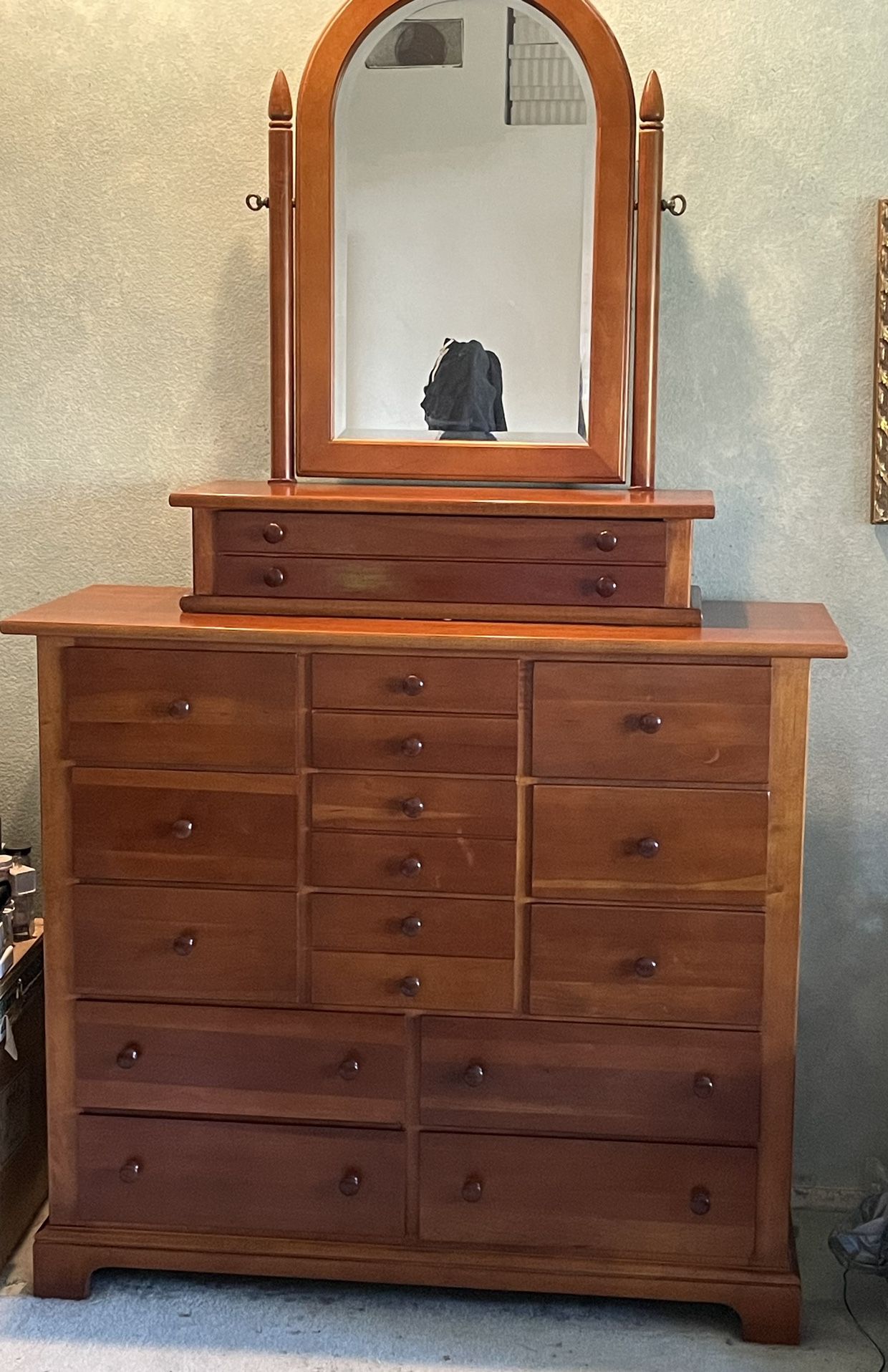 Dresser and Jewelry Box With Mirror