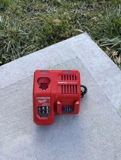 M12 and M18 12-Volt/18-Volt Lithium-Ion Multi-Voltage Rapid Battery Charger