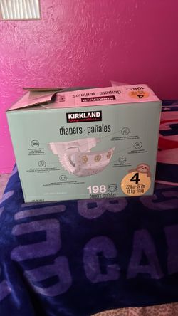 Box of women cloths una caja de ropa de mujer