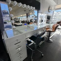 Hollywood Glow Vanity With LED Bulbs & Glass-Top Storage