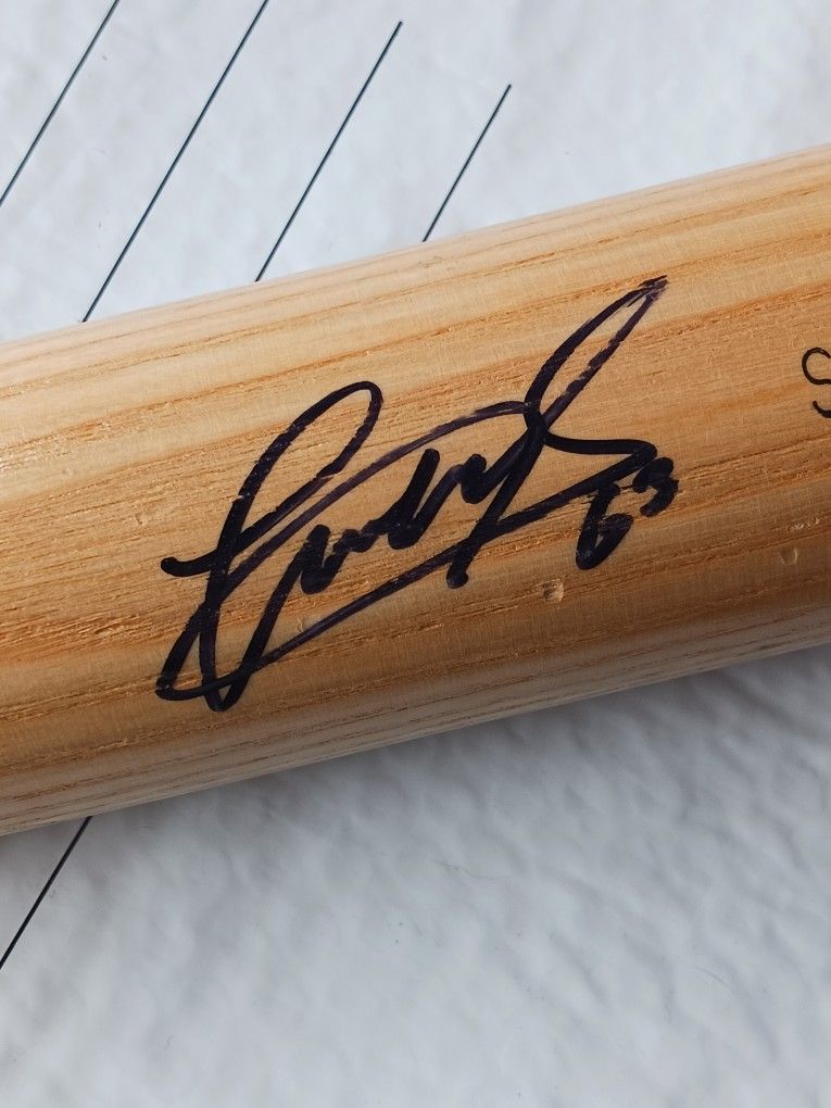 Signed Mariners Official Baseball Bat 20$
