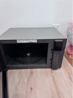 LG 1.5 cu. ft. NeoChef™ Countertop Microwave with Smart Inverter and EasyClean