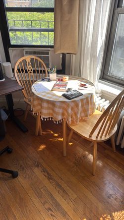 dining room set and chairs
