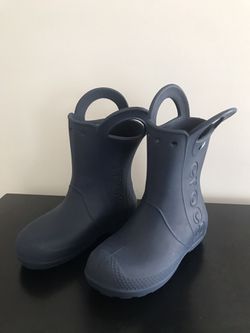 Kids / Children’s blue Crocs rain boots - size Youth 2