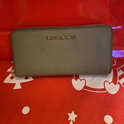 Micheal Kors. Large  authentic.