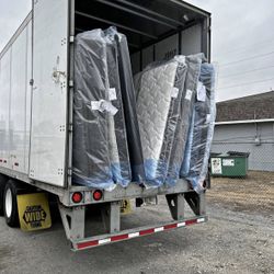 NEW mattresses for sale! 🌟  Camas a la venta con delivery HOY! 🚚