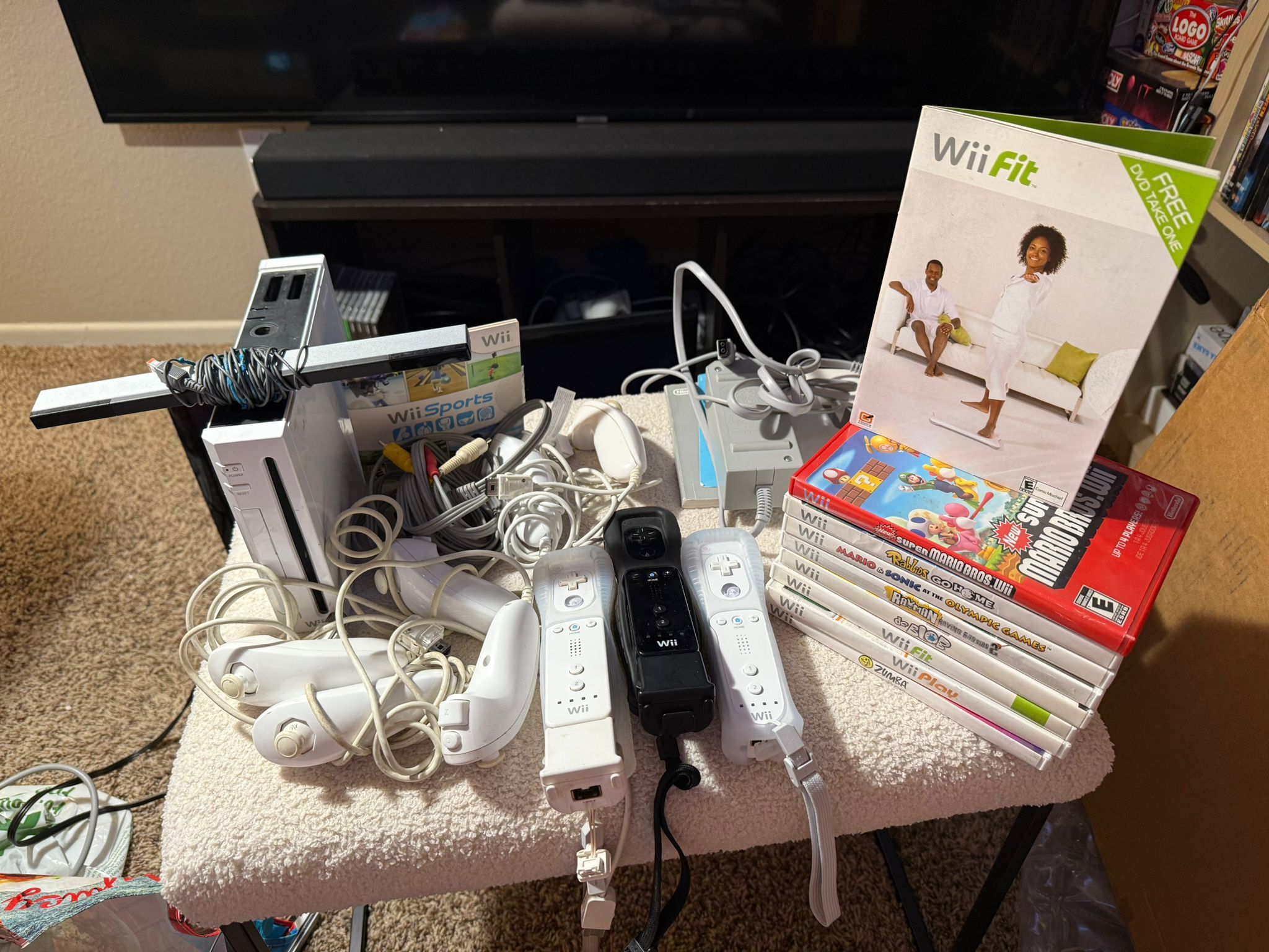Nintendo Wii Console Bundle – GameCube Compatible – 10 Games + Accessories – $110