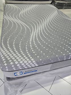 Queen Sizes Mattress And Box Spring new