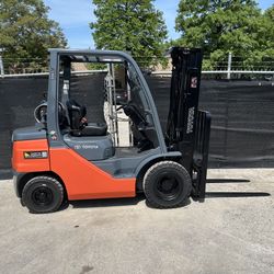 2020 Toyota 8FGU25 3-Stage 5,000lb LPG Propane Pneumatic Forklift - 3,376 Hours
