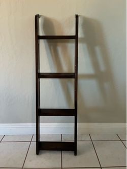 47” Wooden Bunk Ladder. 4 Step w/ Top Hooks. Dark Brown. Pre Owned.