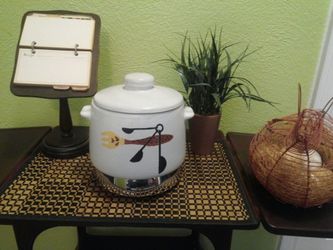 VINTAGE WEST BEND ELECTRIC CROCKERY BEAR POT W/HEAT $15