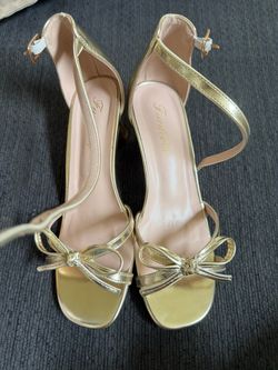 Girls size 4 gold heels