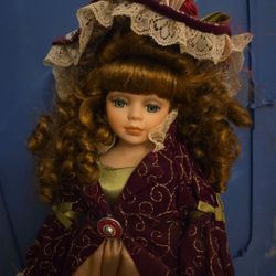 Vintage Old Fashioned Porcelain Doll