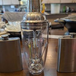 Bartender Set With 2 Flasks