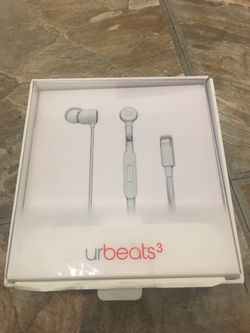 Dr. Dre Urbeats 3 lighting connector. white color, mándeme mensaje si te interesa