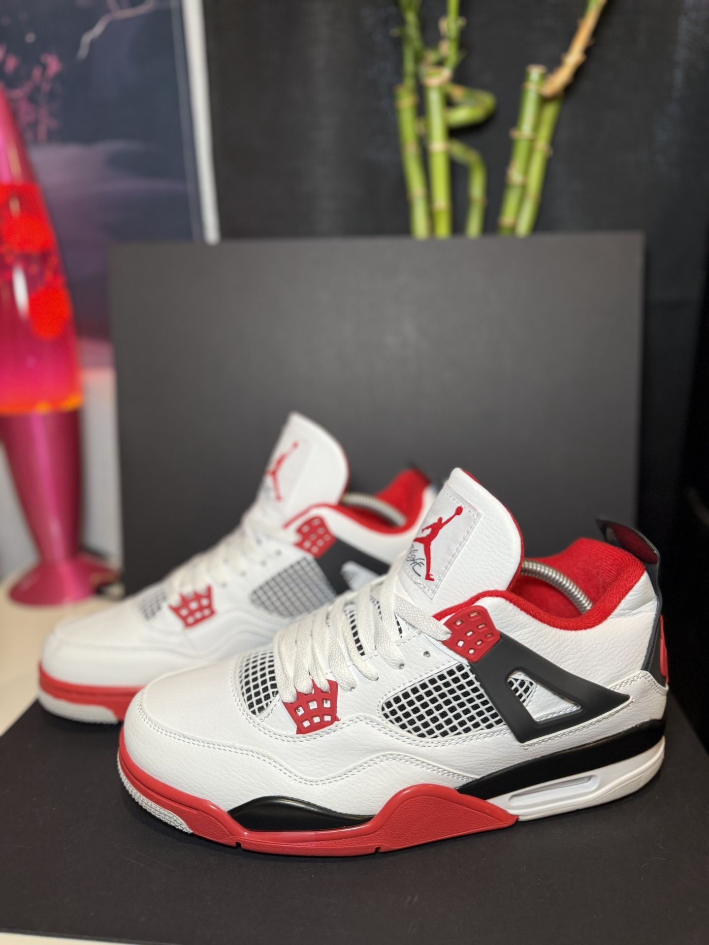 Jordan Retro 4 ‘Fire Red ‘ Size 9.5 Men’s