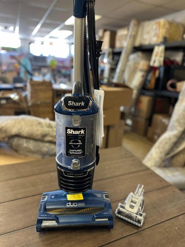 Shark UV700 DuoClean ZeroM LiftAway Bagless Upright Vacuum Cleaner