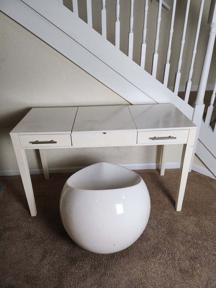 Makeup Vanity Set